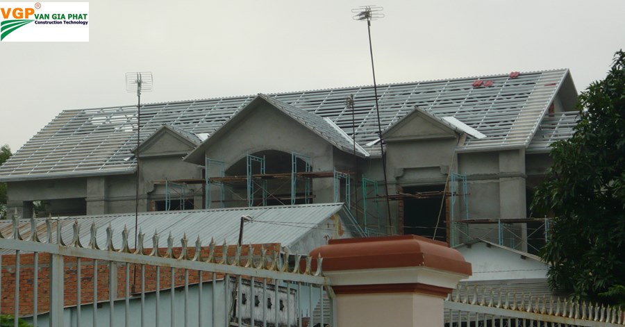 Thi công mái ngói 