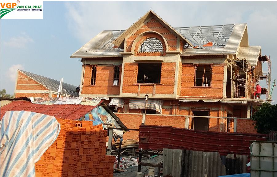 THI CÔNG MÁI NGÓI