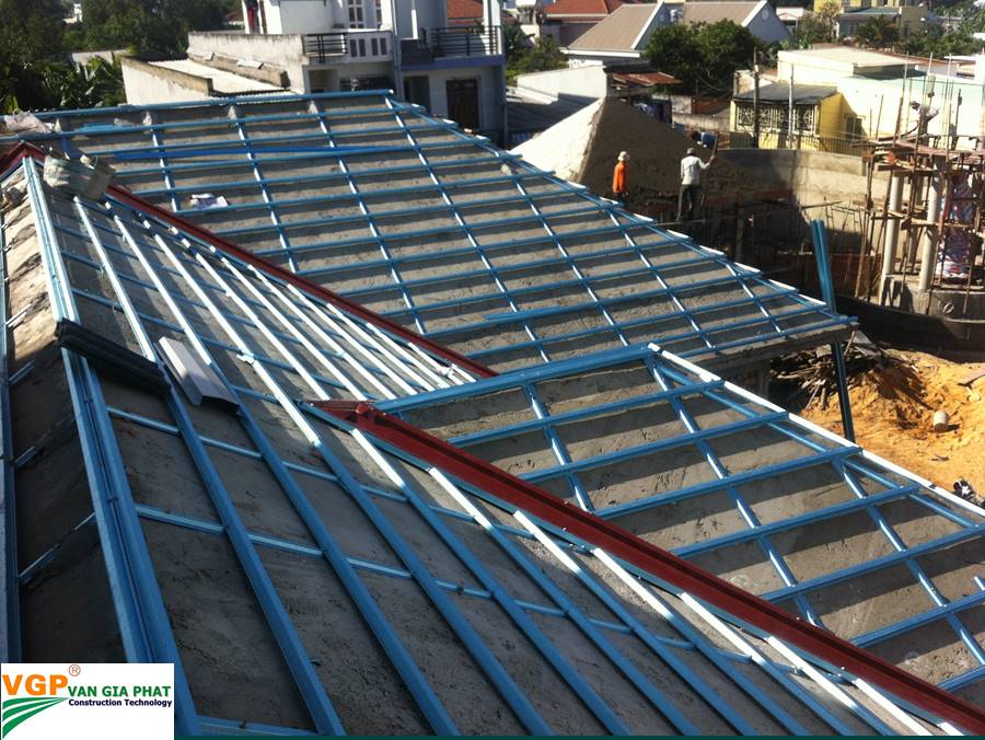 THI CÔNG MÁI NGÓI BE TÔNG