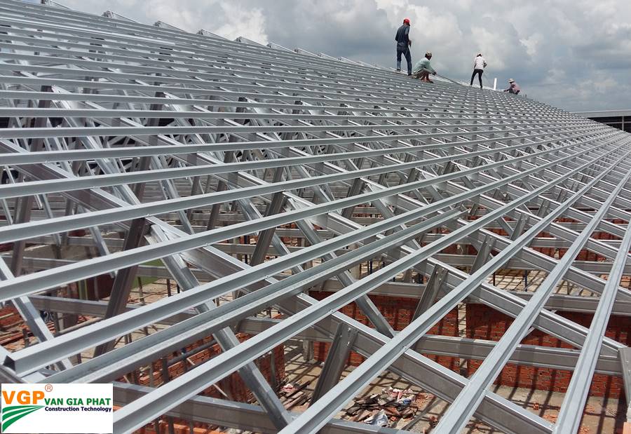 Thi công mái ngói- kèo 2 lớp