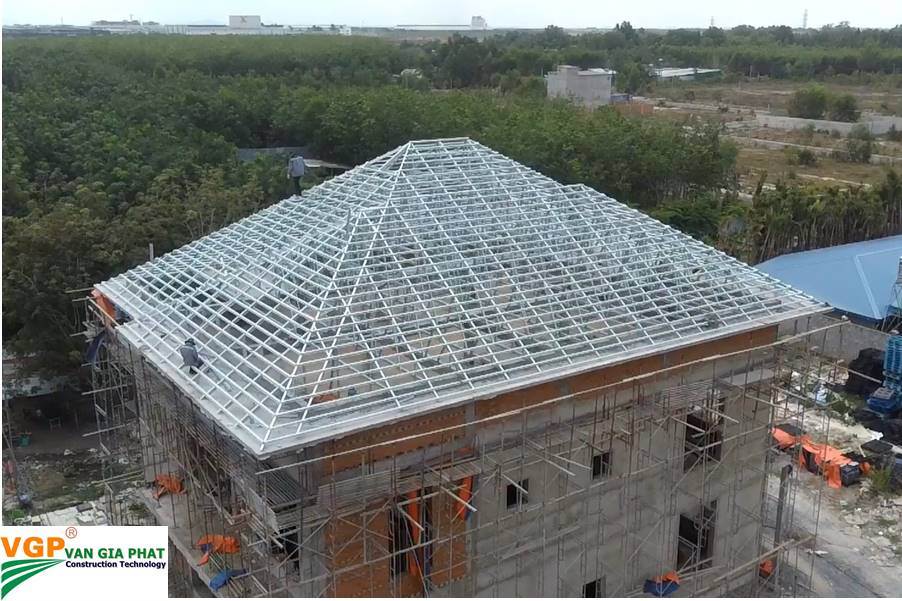 THI CÔNG MÁI NGÓI